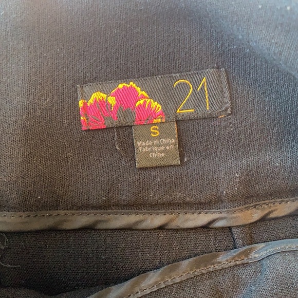 Pleated Mini skirt with pockets - Picture 2 of 3